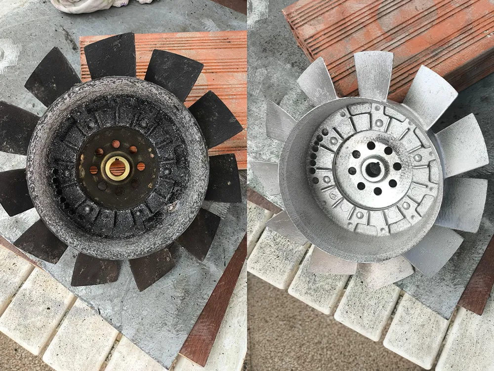 Kjølevifte svart av sot før rensing, og blank aluminium etterpå